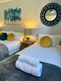 2-bedroom Apartment Woodgrange Court - Image 5