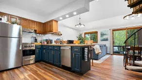 New! Super Cozy, Slope-Side Loft, Family Friendly - Image 2