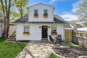 Cozy Home Near Cleveland Airport - Image 2