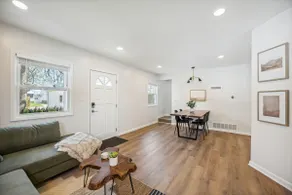 Cozy Home Near Cleveland Airport - Image 3