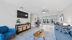 Modern FAMILYHaven 5 bed, 3 bath,POOL, Game Room - Image 2