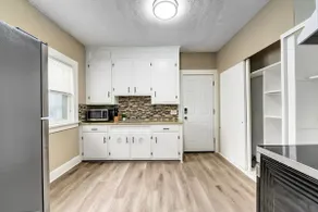 Bohemian Retreat ~ 15 min to Downtown~ 8 min to Cleveland Clinic - Image 3