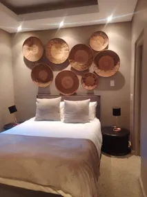 1 bed overlooking table mountain - Image 2