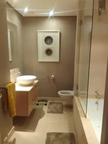 1 bed overlooking table mountain - Image 3