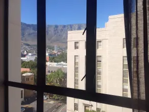 1 bed overlooking table mountain - Image 5