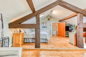 The Hurst Coach House - Image 4