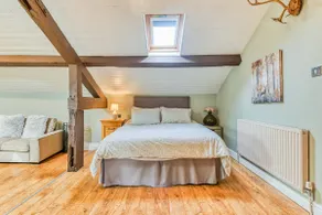 The Hurst Coach House - Image 5