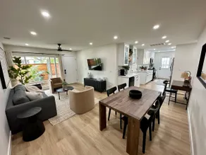 Chic 2 bedroom with spacious backyard + BBQ - Image 2