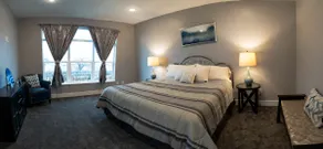 Spacious Home Near the Canyon - Image 2