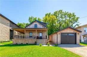 Elegant Elora Home with Stylish Décor - Image 2