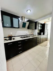Spacious house in a residential development - Image 3