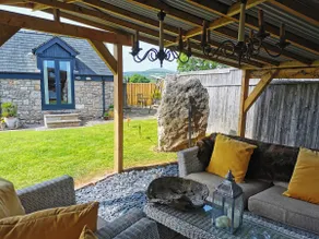 Pheasants Retreat with Hot Tub and Fire Pit - Image 4