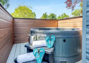 V28 - The Lookout with Hot Tub - Image 4