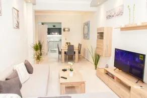 Piraiki Seaside Apartment - Image 5