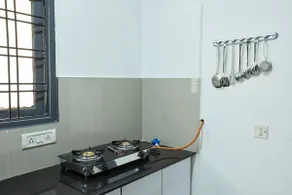 Stylish 1.5 BHK A/C@BanjaraHills Near CareHospital - Image 4