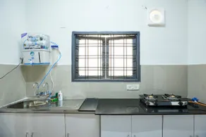 Stylish 1.5 BHK A/C@BanjaraHills Near CareHospital - Image 5