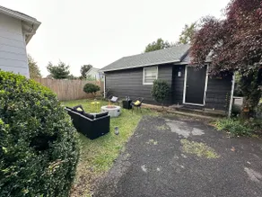 Retro Retreat: 2br home w/ fire pit and no chores! - Image 5