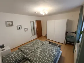 First floor apartment with garden - Image 4