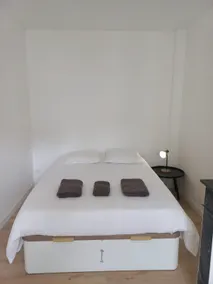the 29 spacious, 4 people, 2 beds, air conditioning and wifi - Image 5