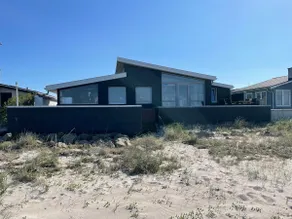 Beach houses with unique sea views - Image 3