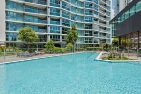 Spacious 2BR Apt w/ Courtyard, Parking & Huge Pool - Image 4