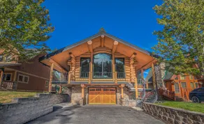 Luxury Log Chalet - Walk to Ski, Golf & Dining - Image 2
