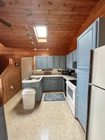 Lake Front Cottage - Image 4