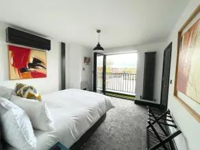 Duplex Apartment Harbourside city centre - Image 5
