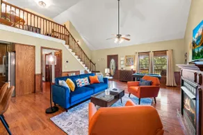 Bluebird Cabin-2 king beds, enjoy hiking, wineries - Image 2