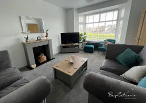 Stylish Brixham home, sleeps 7, parking & garden - Image 4