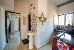 Stylish & Cozy 1BHK w/AC & Fast Wifi - Image 5
