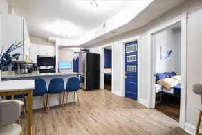 Spacious Arcade Apt, Sleeps 10, King Bed, Near DT - Image 4