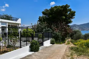 Detached house by the sea - Image 3