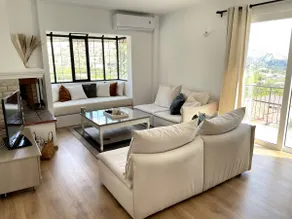 Cozy and Spacious Mountain View Retreat - Image 2