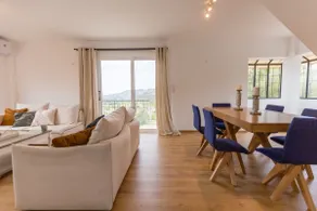 Cozy and Spacious Mountain View Retreat - Image 3