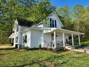 Beautiful Country Setting Welcome to Moberly Manor - Image 2