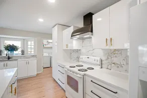 Designer Luxury 4bed/4ba w/ Pool - Image 4