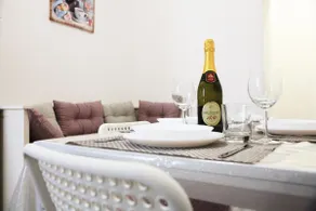 Sara's Brilliant Apartment - Image 3