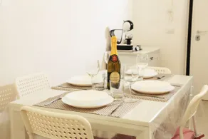 Sara's Brilliant Apartment - Image 4