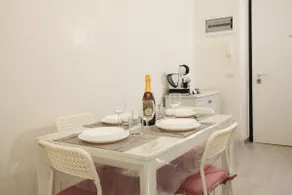 Sara's Brilliant Apartment - Image 5