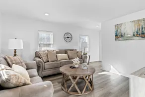 Warm & Welcoming 5BR Home - Image 2