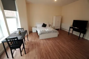 NEW Spacious City Centre Studio - Image 2