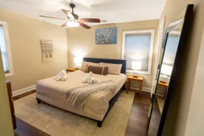 Pet-Friendly Retreat  Game Room, Hot Tub,4K Netflix, 1 GB WiFi - Image 3
