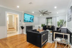 17 Mins to UBS Arena/Hot Tub/Game Room/King Bed - Image 3