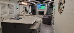 Stunning and Completely Remodeled Ranch Home! Walk to Downtown & Marina! - Image 2
