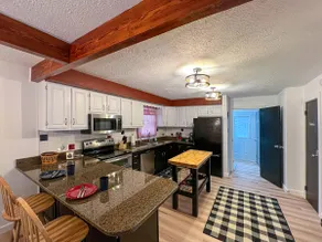 Massanutten Family Villa -3 Kings, 1 Queen / Dog Friendly / 1 Mile to the Slopes - Image 3
