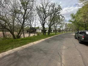 Charming 4br house w/ Free parking + Wifi - Image 2