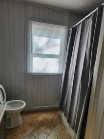 Charming 4br house w/ Free parking + Wifi - Image 4
