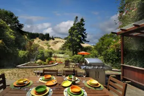 HaPPY TRaILS Summer Boats/River Hot Tub View Yard - Image 4