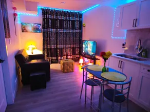 Cozy Guest Suite, Near Airport - Image 2